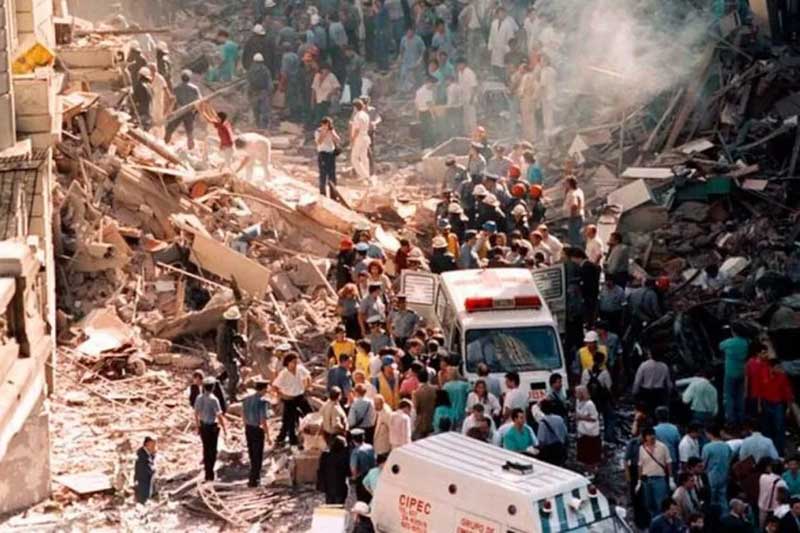 El homenaje contará con la presencia de dirigentes de AMIA y otras autoridades, quienes renovarán el reclamo de justicia en un país que aún no encuentra respuestas a este ataque y al atentado contra la mutual judía en 1994. Desde 2017, la fecha está reconocida por la ley 27.417 como el 
