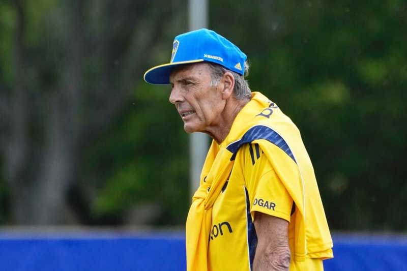 Como entrenador tuvo una trayectoria destacada en el fútbol local e internacional. Ascendió a Lanús y Estudiantes, logró el clausura de 2005 con Vélez y en 2007 conquistó la última Copa Libertadores de Boca. También dirigió a Racing, San Lorenzo y Rosario Central, club con el que ganó su último título en 2023. En el exterior se consagró con Millonarios de Colombia en 2017, mientras atravesaba un tratamiento médico, y pasó por Universidad de Chile, Morelia, Cerro Porteño y Alianza Lima. En Boca cerró su carrera con un ciclo exitoso que incluyó la Liga de 2020 y la Copa Diego Maradona. Su partida deja un vacío profundo en el fútbol argentino, que lo recordará por su profesionalismo, su temple y su amor por el deporte.
