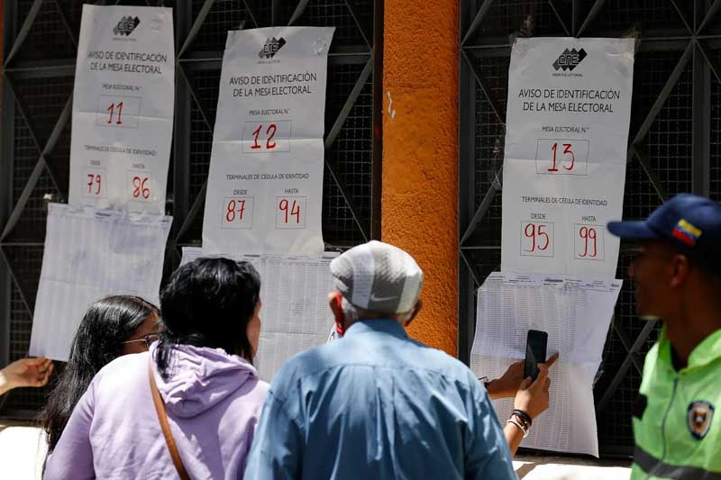 La comunidad internacional ha reaccionado de manera diversa. Mientras que países como Irán, China y Rusia felicitaron a Maduro, otros gobiernos y organizaciones han pedido un recuento de votos y han expresado su preocupación por la integridad del proceso electoral​.