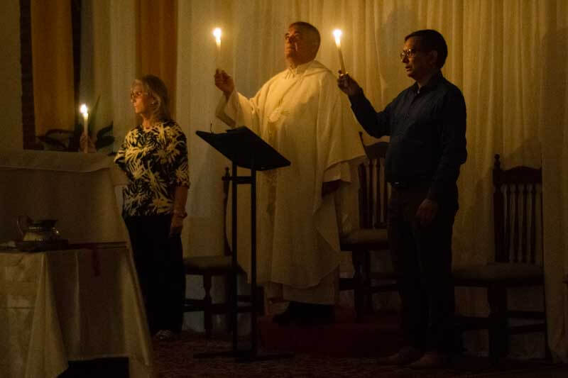 Esta celebración es considerada la más importante, ya que conmemora la victoria definitiva de Cristo sobre el mal, el pecado y la muerte.