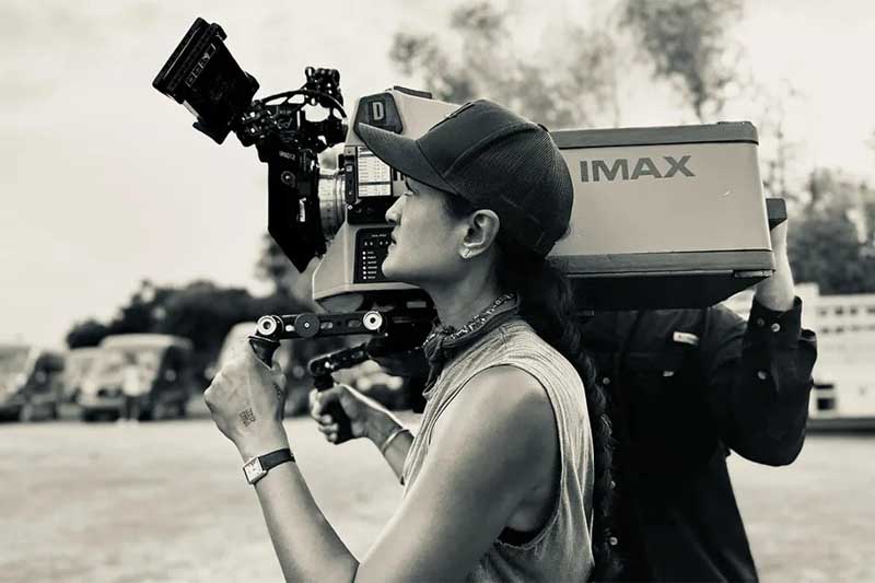 Antes de este premio, solo tres mujeres habían alcanzado una nominación: Rachel Morrison por Mudbound, Ari Wegner por The Power of the Dog y Mandy Walker por Elvis. Formada inicialmente en historia del arte, Durald Arkapaw llegó al cine impulsada por su fascinación por la imagen y por películas como Trainspotting y Heat. Su trabajo en Sinners, filmado en formatos de gran escala como 65 mm e IMAX, fue valorado por la Academia por su ambición técnica y su capacidad para construir una narrativa visual que combina exploración estética y potencia cinematográfica.