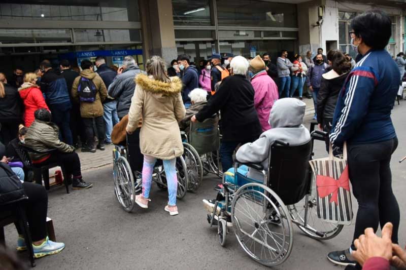 En los primeros siete meses del año la administración nacional recortó $22,5 billones, comparado con 2023 a valores constantes, y de ese inédito recorte en la historia el 27% es soportado por el sistema previsional, como indica en un informe el Instituto Argentino de Análisis Fiscal (Iaraf). 