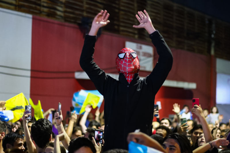 Ele elegido presidente proclamó el comienzo de una nueva era, mientras la gente celebra en Corrientes con el lema 