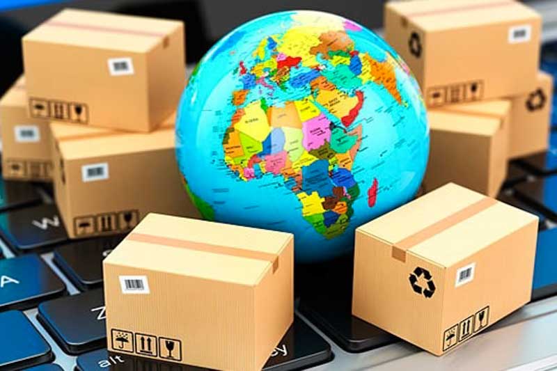 El crecimiento se dio en un contexto de fuerte suba general de las importaciones, que aumentaron 24,7% interanual y redujeron el superávit comercial argentino a u$s11.286 millones, un 40% menos que en 2024. Si bien el courier representa una porción menor del total importado, el impacto se concentra en rubros como indumentaria, calzado y electrónica, impulsado por el uso de plataformas internacionales de comercio electrónico, mientras la producción textil local mostró una de las caídas más pronunciadas del año.