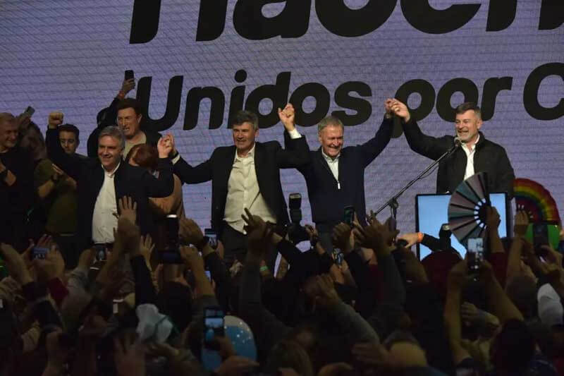 Además de la capital ya votaron en las ciudades de Carlos Paz, San Francisco, La Calera, Jesús María y Villa Dolores. Restan aún 25 municipios que tienen pendiente elegir su intendente o jefe comunal, y que representan el 7% de la población cordobesa. De ese total, seis integran el lote de las 12 más pobladas: Río Cuarto, Villa María, Alta Gracia, Río Tercero, Bell Ville y Villa Allende, donde más adelante tendrán comicios. 