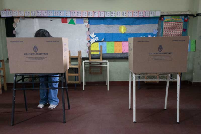 Según los primeros reportes, alrededor del 60% del padrón participó de los comicios. La principal novedad fue la implementación de la Boleta Única de Papel, utilizada por primera vez en elecciones nacionales.