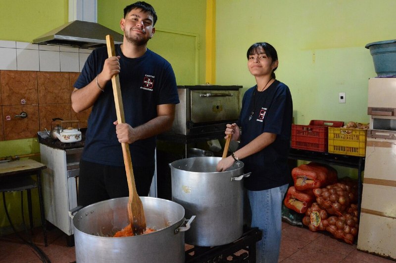 Los fondos recaudados se distribuyen en áreas clave, como educación, primera infancia, economía social y solidaria, prevención de adicciones, autoconstrucción de viviendas, seguridad alimentaria e integración urbana. Los aportes mediante tarjeta de crédito, débito, CBU, PagoMisCuentas o Mercado Pago se pueden hacer directamente desde la página www.caritas.org.ar/sumate.