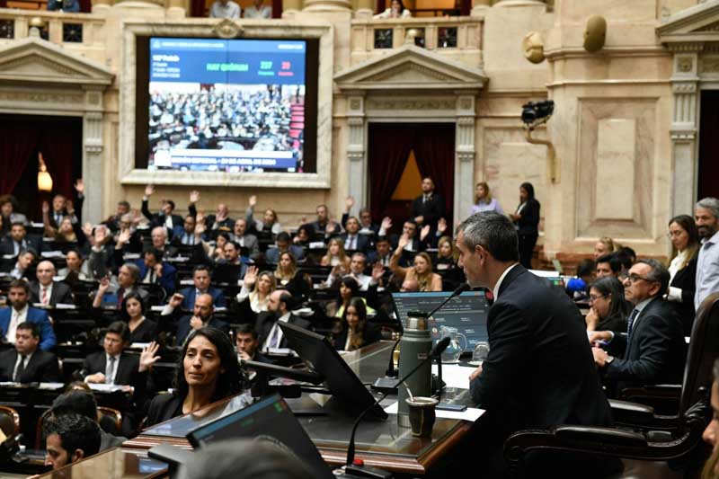 senadores-diputados-aumento-salario-villarruel-menem