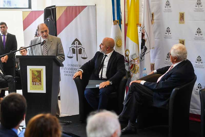 Con un breve discurso papal, en la avenida Huergo al 1100 realizaron la inauguración del Comité Panamericano de Jueces por los Derechos Sociales y la Doctrina Franciscana, y del Instituto Fray Bartolomé de las Casas, presentando su sede en la CABA ante figuras de todo el arco político, gremial y religioso.