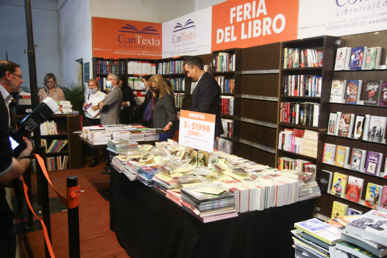 Librerias, editoriales, provinciales e invitados de otras cProvincias y hasta de Paraguay se hacen presente en un gran marco que forecerá una variadisima oferta al lector Correntino.