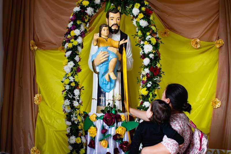 San Cayetano fue hijo de una familia noble y dedicó su vida a ayudar a los enfermos más graves. Además estableció una orden de clérigos regulares y trabajó incansablemente por la reforma de la Iglesia católica.