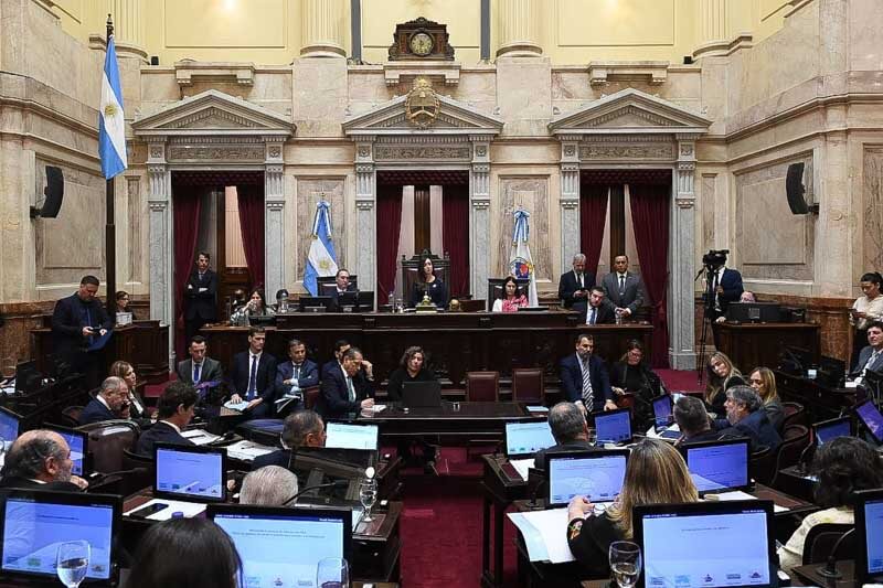 Pocas semanas después de la polémica que se generó alrededor de los primeros aumentos, y en medio del debate sobre la ley Bases y el paquete fiscal, los senadores volverán a sentir holgados sus bolsillos, luego de que desde el 1 de mayo -cuando cobraban $1,9 millones- habían pasado a percibir $7,2 millones.