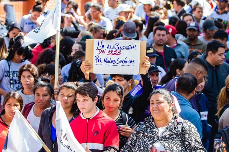 La insistencia de la UTA en el aumento salarial firmado choca contra las "dificultades financieras" esgrimidas por las empresas, exacerbando un problema que ya se vivió en julio de este año y que dejó a cientos de usuarios varados.