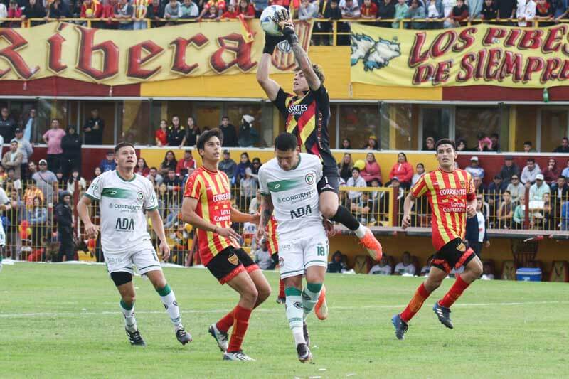 Con el paso de los minutos, la ilusión de Mandiyú se fue desvaneciendo. A pesar de los esfuerzos y la obligación de buscar el empate, sus intentos carecieron de contundencia y claridad. Boca Unidos supo mantener la ventaja con solidez defensiva y un juego pausado, controlando el ritmo del partido y asegurando la victoria ante su acérrimo rival.