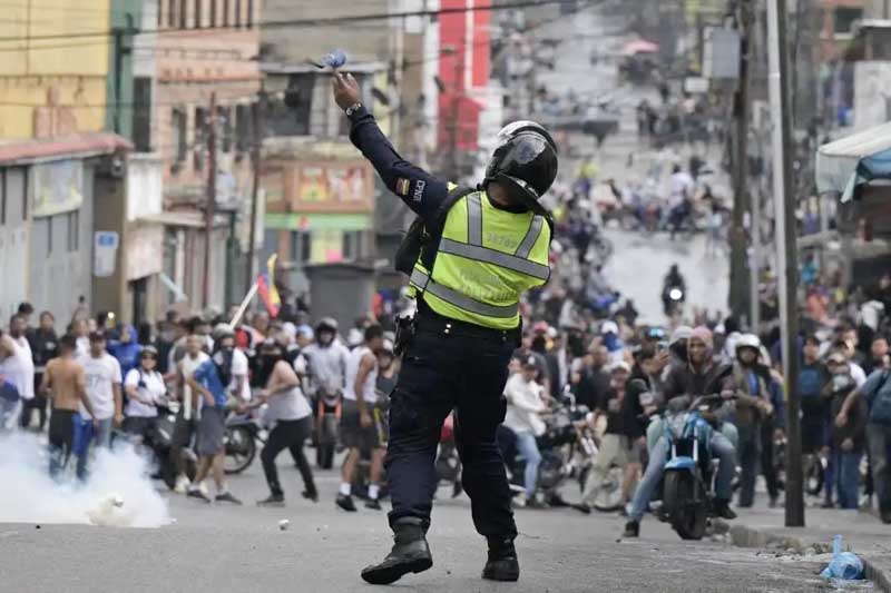 Los medios de comunicación explotan la situación acuciando el fuego para uno y otro lado. Mientras el oficialismo, representado por el presidente de la Asamblea Nacional, Jorge Rodríguez, convocaba “al pueblo de Venezuela a grandes marchas