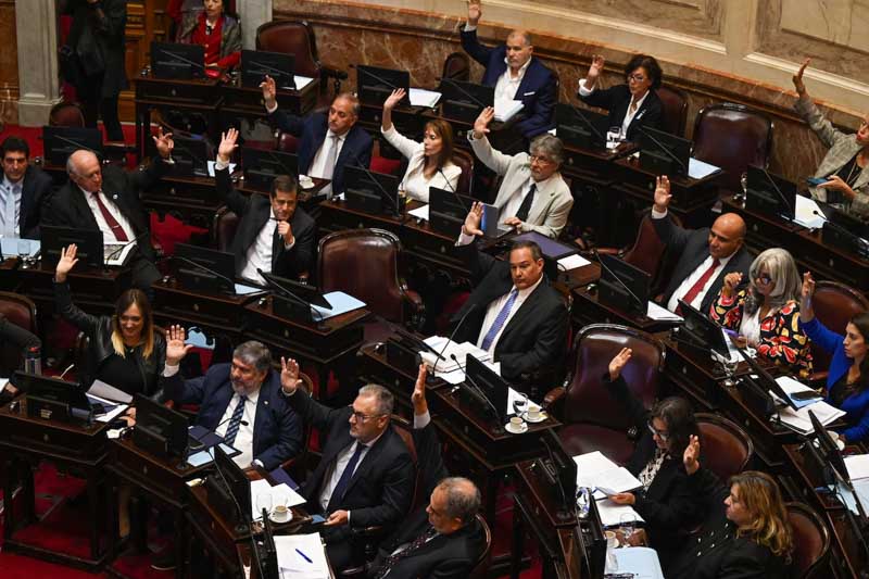 senadores-diputados-aumento-salario-villarruel-menem