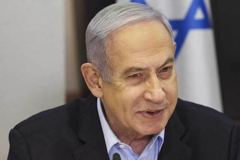 El primer ministro israelí, Benjamin Netanyahu, calificó las palabras de Lula de “vergonzosas y graves”, y débilmente argumentó que busca “trivializar el Holocausto” y “el derecho de Israel a defenderse”, y aseguró que “comparar a Israel con el Holocausto nazi y con Hitler es cruzar una línea roja”.