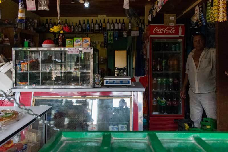 Si bien en la verdulería el promedio marcó una baja general, hubo aumentos puntuales significativos. La mandarina subió un 33,33%, mientras que la papa registró un alza del 7,69%, reflejando la volatilidad en los precios de frutas y verduras de estación. Desde el Isepci advirtieron que, pese a que en julio la variación mensual de la canasta fue relativamente baja (0,89%), los valores acumulados generan una presión creciente sobre los bolsillos, en un contexto de salarios e ingresos que se mantienen rezagados frente a los precios de los productos más básicos.