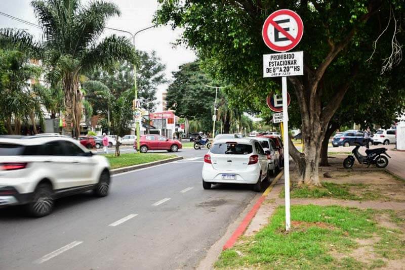  prohibido -  estacionar  -  avenida  -  pujol  -  municipalidad  -  ciudad -  corrient