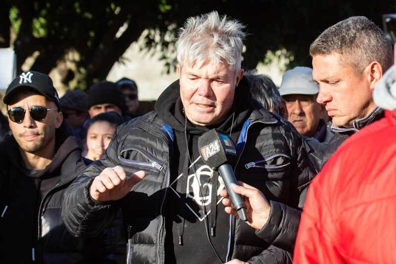 La protesta fue acompañada por el abogado Fernando Burlando y su staff legal. La situación ha generado gran conmoción en la comunidad, que sigue esperando respuestas y acciones concretas de las autoridades para resolver el caso.