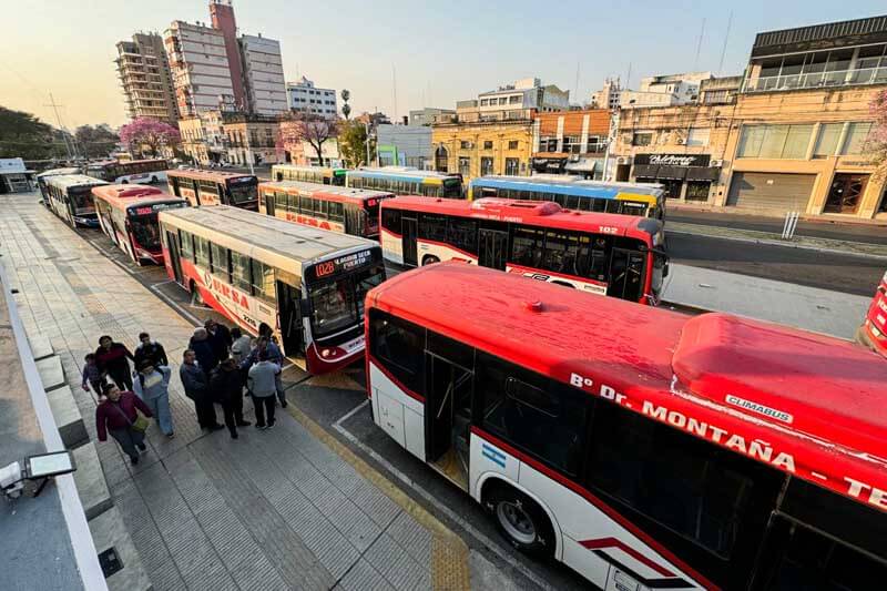 La junta ejecutiva de la seccional Corrientes de la UTA, junto con el cuerpo de delegados, está realizando asambleas extraordinarias en dos puntos y horarios distintos, con retención del servicio. 