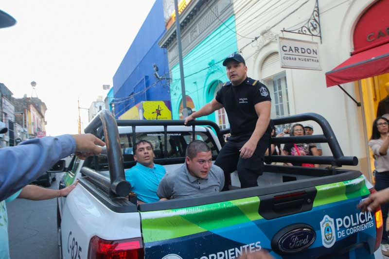 Los altercados llevaron a la detención de dos personas tras el cierre de campaña libertario. 