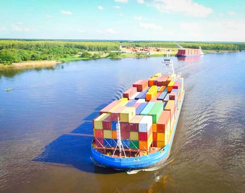 Su principal función es actuar como autoridad en los puertos de su jurisdicción. Esto incluye el dragado, señalización, remoción de obstáculos, habilitación de vías navegables y áreas de maniobra, y otorga concesiones y permisos para la ejecución de obras y explotaciones portuarias.