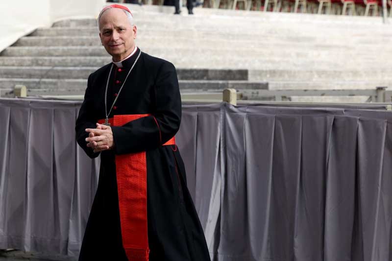 l elegido es el cardenal estadounidense Robert Prevost, quien se convierte en el primer pontífice nacido en Estados Unidos. Su nombre será proclamado desde el balcón de la basílica de San Pedro por el protodiácono Dominique Mamberti, encargado del anuncio en latín “Habemus Papam”.