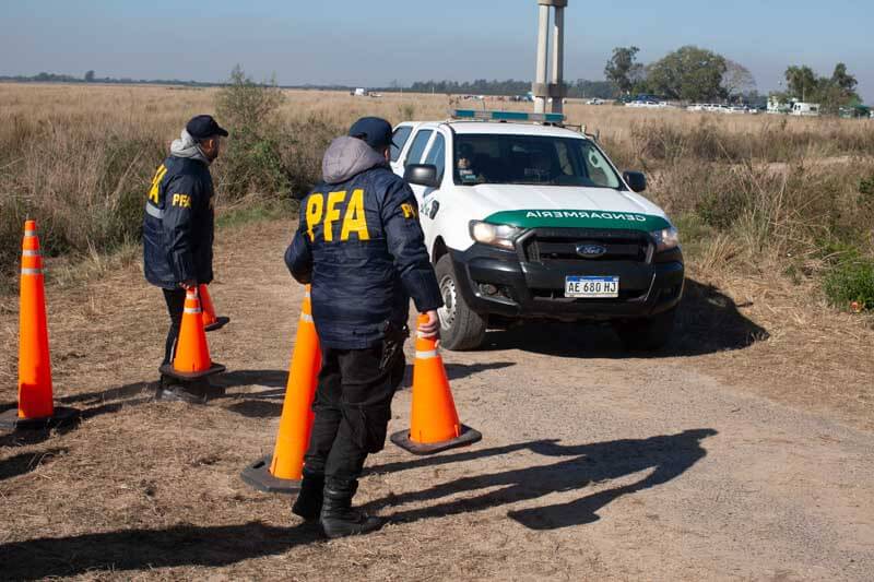 Paralelamente, agentes federales comenzaron a rastrillar un campo cercano a la Ruta 12, buscando nuevas pistas sobre la desaparición de Loan. Este lugar no había sido inspeccionado previamente desde el 13 de junio.