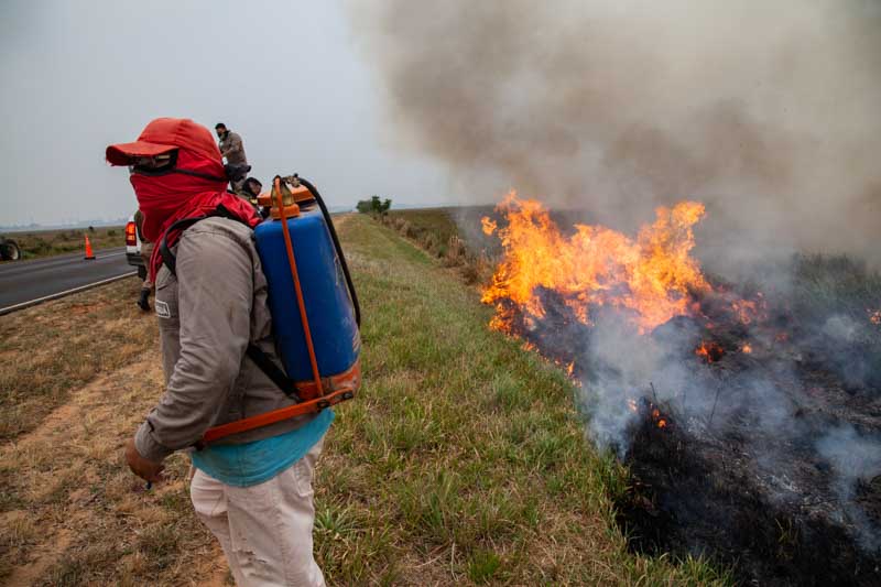 Según el informe de la Dirección Provincial de Recursos Forestales, el índice de riesgo se encuentra en Alto, en siete de los once sectores donde se aplican una vigilancia extrema: Paso de los Libres, la capital, Monte Caseros, Mercedes, Virasoro, Esquina y Bella Vista, donde la humedad ambiente no es suficiente para contrarrestar los focos ígneos. 