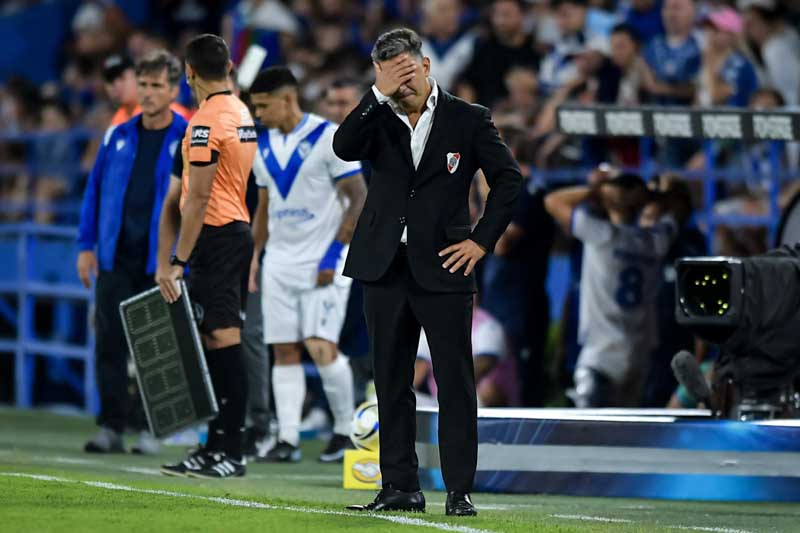 El regreso, iniciado en agosto de 2024 no logró lo esperado: River no consiguió títulos y acumuló una serie de malos resultados que profundizaron el cierre de la etapa. En un mensaje difundido por la institución, el entrenador agradeció al club y a los hinchas y reconoció que no pudo cumplir los objetivos planteados, poniendo así punto final a su vínculo con el plantel profesional.