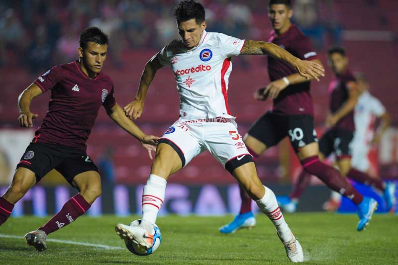 Hoy desde las 15 chocarán Barracas y Atlético Tucumán, a las 16,15 harán lo propio Defensa y Justicia y Platense. A las 18,45 Central Córdoba recibirá a Vélez y Tigre a Riestra, y finalmente, a las 21, Belgrano enfrentará en su casa a Godoy Cruz y Lanús visitará a Argentinos.