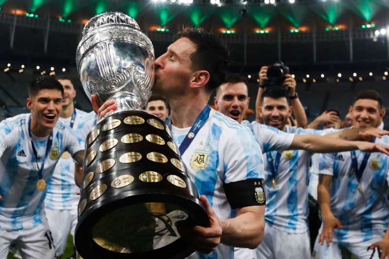 La selección argentina intentará revalidar su título de campeón en esta nueva edición, la número 48, del selecto torneo de selecciones de América. Las acciones se desarrollarán en el estadio Mercedes-Benz, donde los combinados del norte y del sur -que comparten el grupo A junto a Perú y Chile- darán el puntapié inicial del tan esperado certamen que se jugará en Estados Unidos.