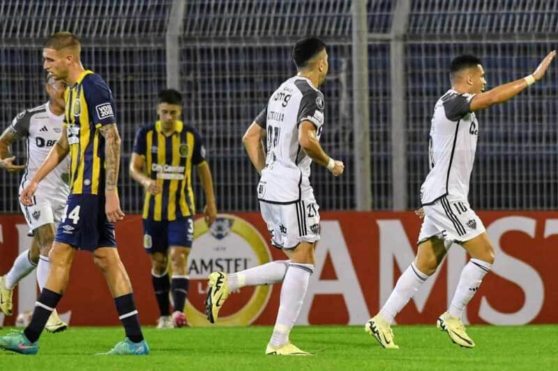 Rosario Central perdió en casa ante Atlético Mineiro y se quedó sin margen de error en la copa. El equipo de Gabriel Milito ganó 1-0 en un Gigante de Arroyito vacío y se transformó en el primer clasificado a octavos de final de la Conmebol Libertadores.