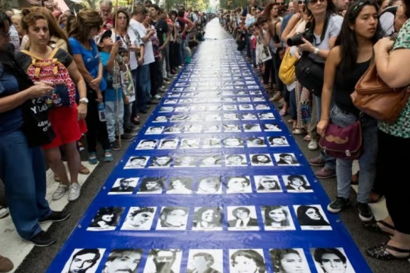 A nivel nacional, por primera vez en 19 años, tanto la marcha a la plaza Mayo como el acto frente a la Casa Rosada estarán unificados y reunirán a las organizaciones históricas, como Abuelas de Plaza de Mayo, Madres línea fundadora, además de hijos, familiares y Asamblea Permanente por los Derechos Humanos, y a los que integran el Encuentro Memoria, Verdad y Justicia, como la asociación de ex Detenidos Desaparecidos, la Correpi, Serpaj y el encuentro militante Cachito Fuckman. 