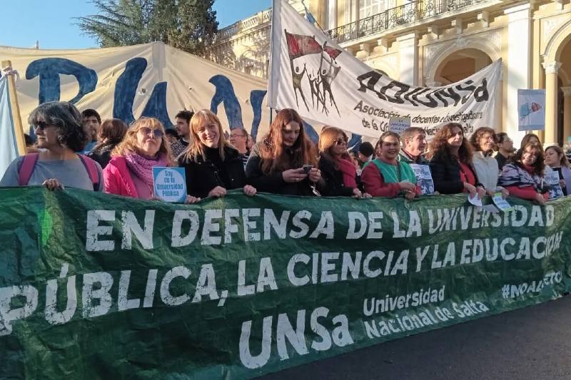 Desde las 7 de la mañana comenzará la medida de fuerza durante 24 horas en el pediátrico, pero mantendrán el servicio de guardia y la atención a los pacientes internados. Paralelamente, se llevará a cabo una movilización desde el Congreso de la Nación hasta Plaza de Mayo, a partir de las 16, donde se sumarán los trabajadores de la salud nucleados en la Asociación Trabajadores del Estado (ATE) y otras organizaciones. 