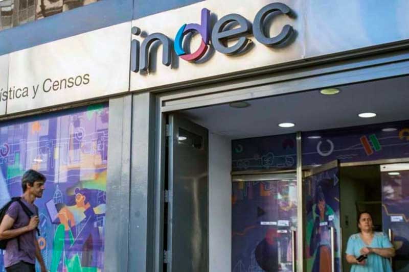 La salida se produjo a pocos días del previsto debut del nuevo Índice de Precios al Consumidor (IPC), cuya implementación fue finalmente postergada por falta de consenso. El ministro de Economía, Luis Caputo, confirmó que el reemplazante será Pedro Lines, hasta ahora director técnico del INDEC y segundo de Lavagna, y ratificó que la actualización del IPC basada en la ENGHo 2017/2018 no se aplicará en el corto plazo.