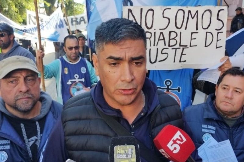 El escrito argumenta que entre el 70% y el 80% de la mano de obra en la pesca marítima nacional proviene de provincias como Corrientes, Chaco y Formosa, y entre los destinos de empleo más frecuentes para estos trabajadores se encuentran los puertos de Chubut, Río Negro, Buenos Aires y Tierra del Fuego. Sin embargo, la participación del NEA en las decisiones del Consejo Federal Pesquero es nula. 