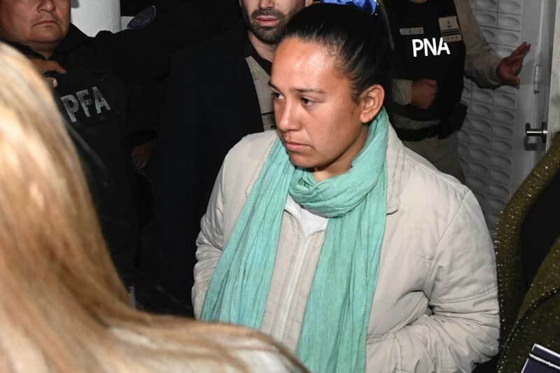 Habló Camila, la testigo clave del caso Loan: “Desconfío de Laudelina”. Se convirtió en una testigo clave en el caso, incluso puso en jaque ante la Justicia la versión del accidente que ensayó su tía, imputada este viernes. La jueza Cristina Pozzer Penzo, a pedido de los fiscales del caso, decidió prorrogar por al menos diez días más el secreto de sumario. Mariano de Guzmán, Alejandra Mangano y Marcelo Colombo habían hecho el pedido.