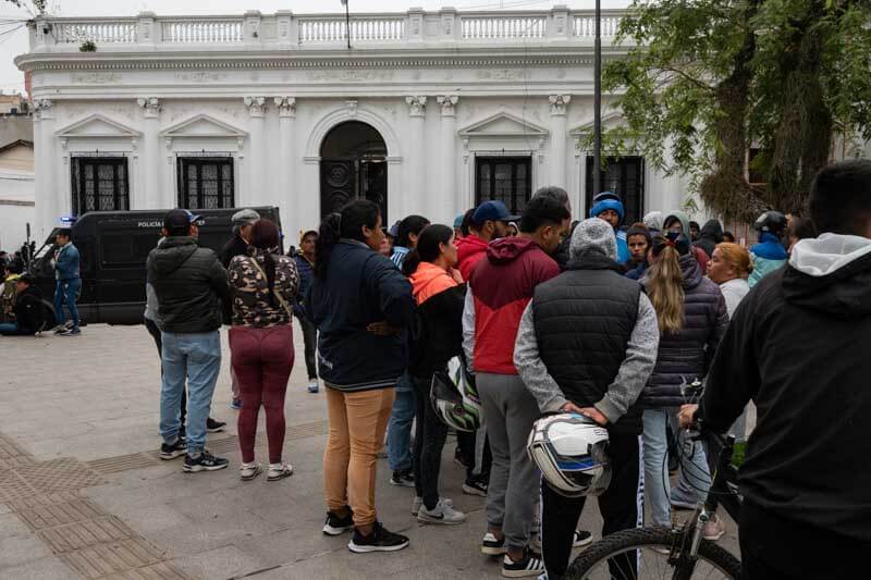 Uno de los casos denunciados más recientes involucra a un trabajador al que le confiscaron dos caballos, a pesar de haber presentado la documentación correspondiente y de no haber tenido problemas legales. Según los representantes del gremio, esta acción se percibe como una persecución deliberada que está afectando gravemente su forma de vida.