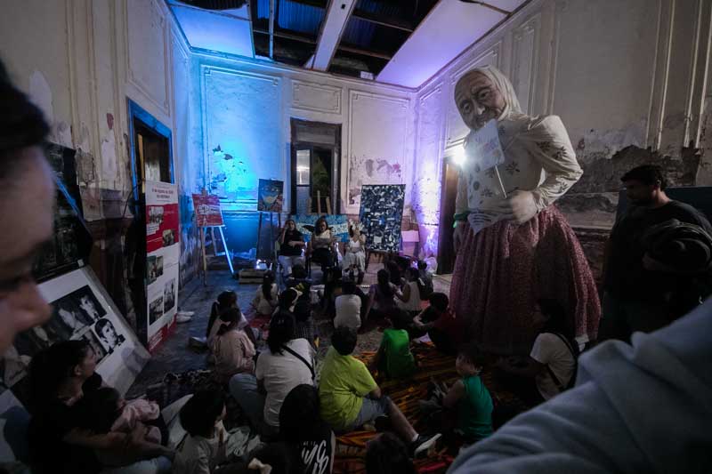 La muestra pone en valor el trabajo grupal, donde el intercambio entre los participantes permitió compartir experiencias y construir un espacio común.