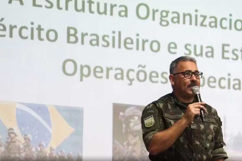 La Policía Federal detuvo al militar Bernardo Romao Correa Netto (foto) al regresar de Washington, a donde se había trasladado para ser parte de un curso del Colegio Interamericano de Defensa. El coronel es sospechoso de haber organizado una reunión de las Fuerzas Especiales del Ejército el 28 de noviembre de 2022, para ejecutar un golpe de Estado contra Lula, quien en ese entonces todavía no había asumido.