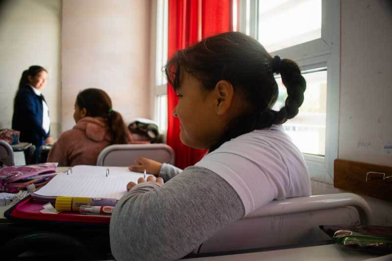 En lo que respecta a Lengua, se observó una leve caída en el rendimiento de los estudiantes. En 2019, el 38.3% se ubicaba en el grupo de menor desempeño, mientras que en 2022 ese porcentaje aumentó al 43%.