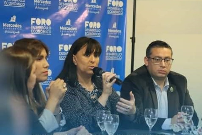 Ayer se llevó a cabo en el salón del hotel La Recova, de aquella ciudad del centro de la provincia, y su finalidad es la de potenciar el crecimiento local, buscando reunir al sector privado, las instituciones intermedias y el sector público, para crear un espacio de diálogo sobre el futuro económico de la localidad, sus proyecciones y desafíos, aunando criterios con todas las áreas.