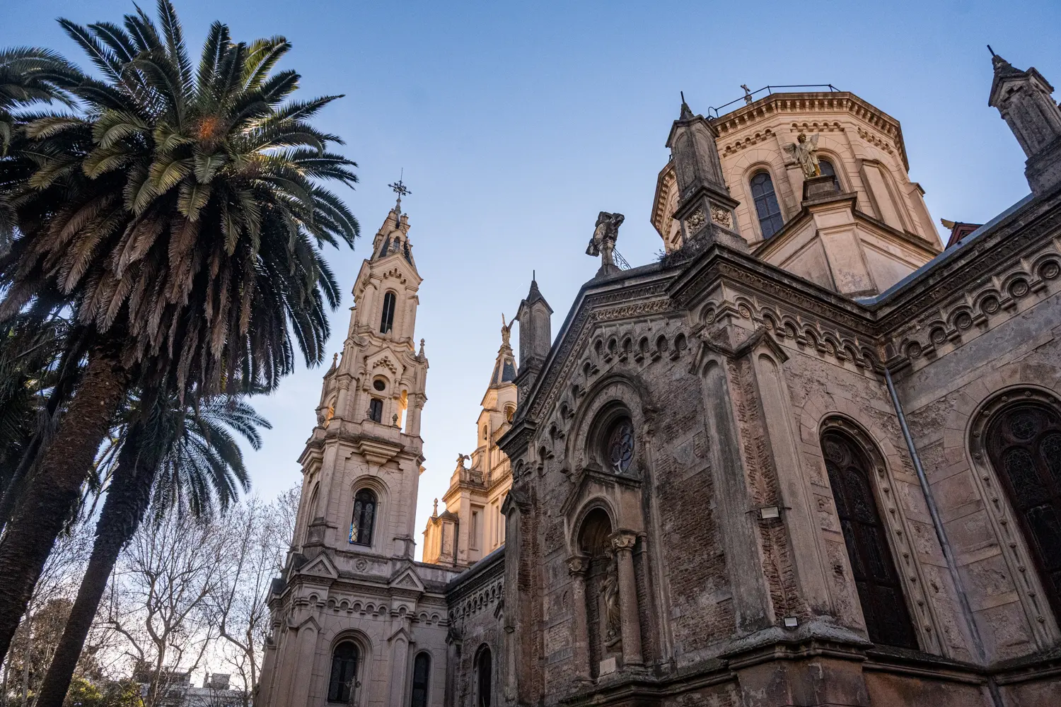 Santa Felicitas permanece en Barracas como una construcci&oacute;n atravesada por varias historias: la de una familia, la de una mujer asesinada en 1872 y la de una ciudad que cambi&oacute; a su alrededor. Popularmente, el caso de Felicitas qued&oacute; recordado como el primer femicidio de la aristocracia argentina. La iglesia levantada en su memoria convirti&oacute; aquella tragedia en una huella material que todav&iacute;a puede recorrerse.
