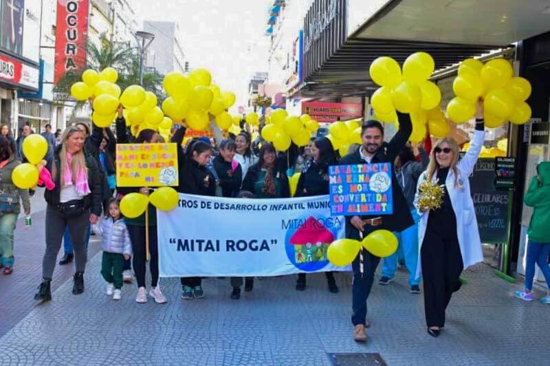 Concluyó con una caminata con madres y niños de Centros de Desarrollo Infantil (CDI). La Secretaría de Salud y la Subsecretaría de Educación colaboraron, coincidiendo con la aprobación de la ley de la red provincial de leche humana. 