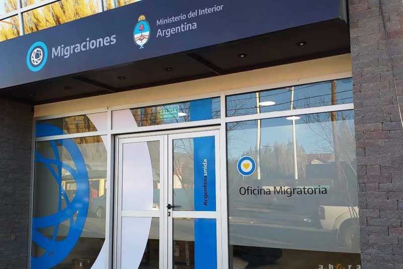 La Dirección Nacional de Migraciones será la encargada de resolver la solicitud en un plazo máximo de 30 días hábiles. Si la inversión no es considerada relevante o los informes obtenidos resultan desfavorables, la recomendación será el rechazo de la ciudadanía.