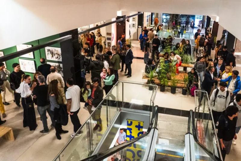 El arte emergente, sin dudas, fue el protagonista de estas jornadas en la galería Colón, por lo cual los cultores del mismo son los máximos ganadores del incentivo y reconocimiento. El premio de adquisición de la UNNE fue otorgado a Maximiliano Venturini, del Colectivo Moiras de Santa Fe, y la pieza destacada integrará el patrimonio del centro cultural Universitario de Corrientes. 