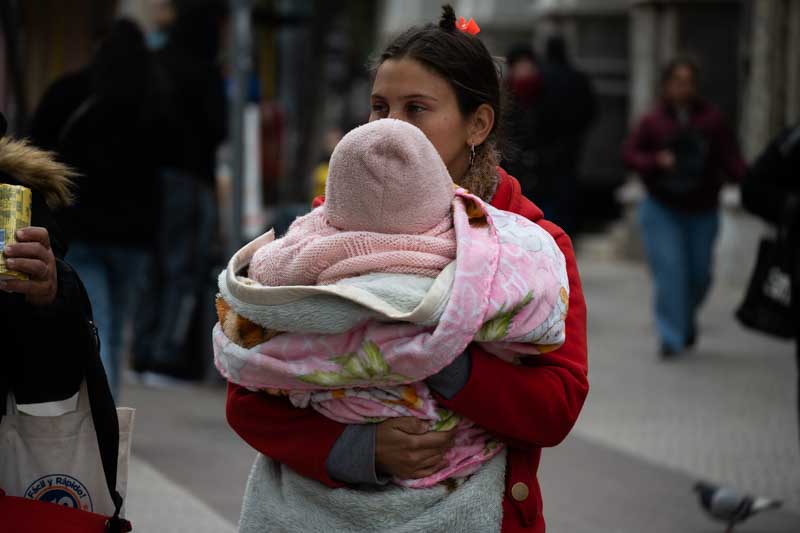 La predicción indica que desde el lunes el termómetro volvería a elevarse y llegaría a sensaciones térmicas primaverales. Por su parte, el sitio especializado en clima a nivel nacional, meteored.com anticipó mínimas promedio de 8° y máximas de 21° hasta el sábado. La gran diferencia con respecto al anterior es que establece un 90% de probabilidad de lluvias para esta jornada. 