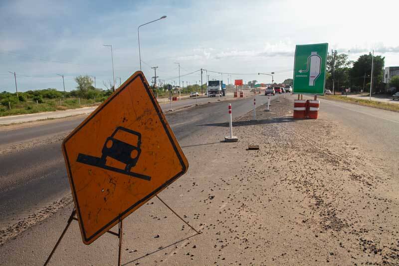 En continuidad con la desaparición del organismo en Corrientes, estimaron que en esta provincia se producirá la cesantía de un centenar de sus trabajadores. La iniciativa se inició contra el Poder Ejecutivo nacional y el Ministerio de Desregulación, recalcando que la medida del gobierno es inconstitucional y “violatorio de los derechos laborales y humanos fundamentales”. 